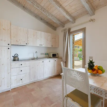 Menhir Boutique Apartments- Adult Only- By Obiettivo Budoni Танаунелла