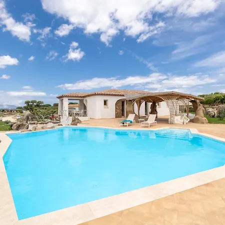 Menhir Boutique Apartments- Adult Only- By Obiettivo Budoni טנאונלה